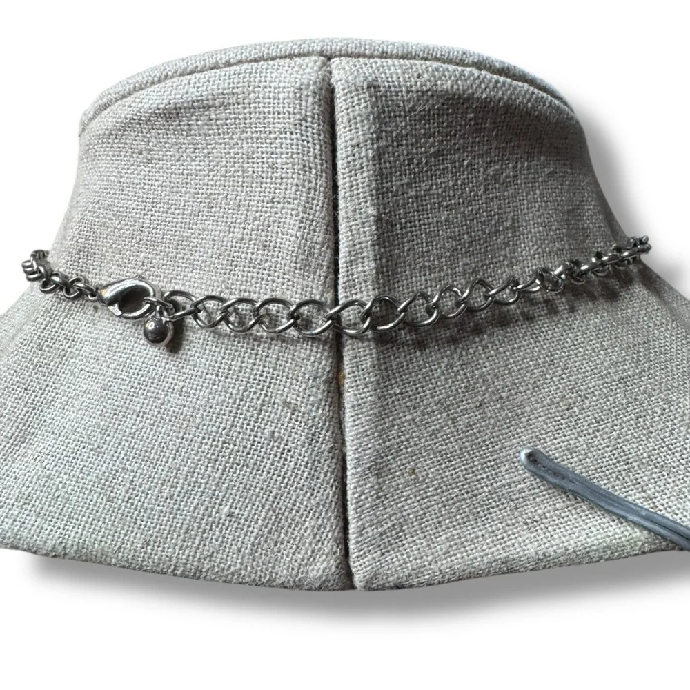 Shell & stone bead silver toned necklace - Picture 2 of 3